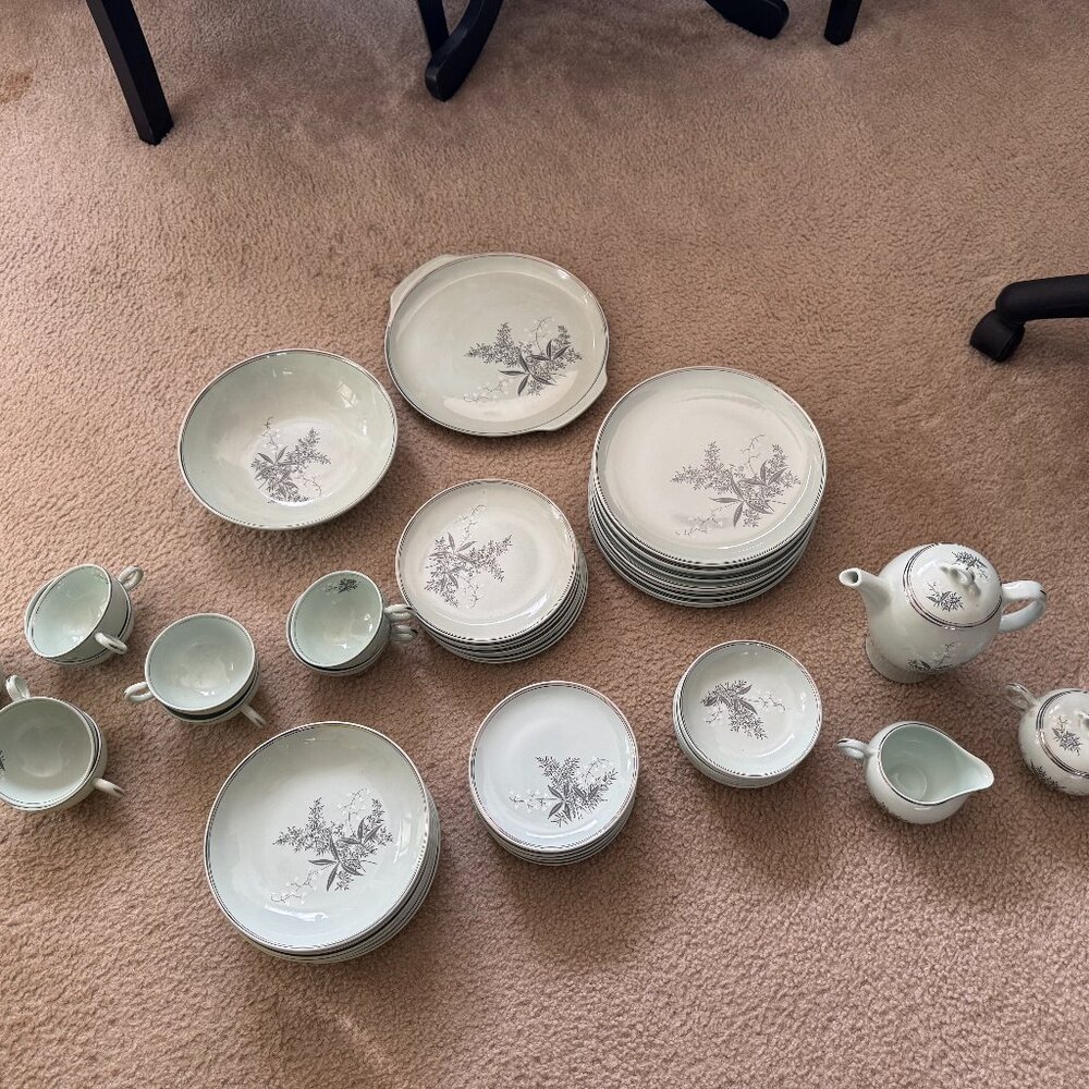 lady empire dinnerware full set with accessories vintage in great condition